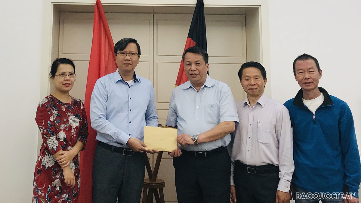 Vietnamese in Frankfurt raise funds for Vietnam’s COVID-19 vaccine fund